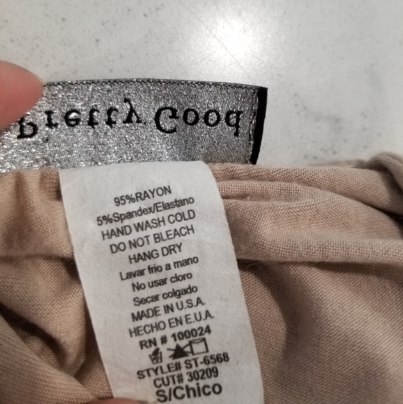 👚TOP WITH RUFFLES. - Picture 2 of 8